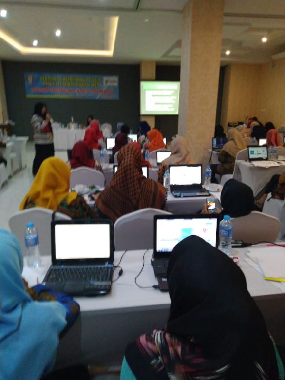 Suasana PErtemuan REfreshing Petugas Pasca Pelatihan Portal WEB