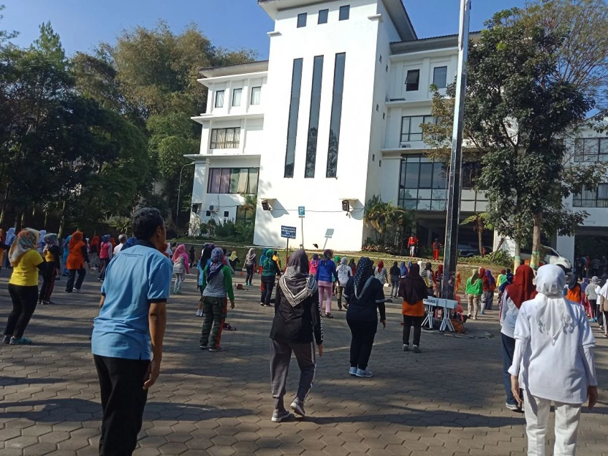 Senam Pagi ASN & Masyarakat Kota Cimahi sebagai Rutinitas Aktifitas Fisik setiap Jum’at Wujud Perilaku Cerdik dan Sehat.