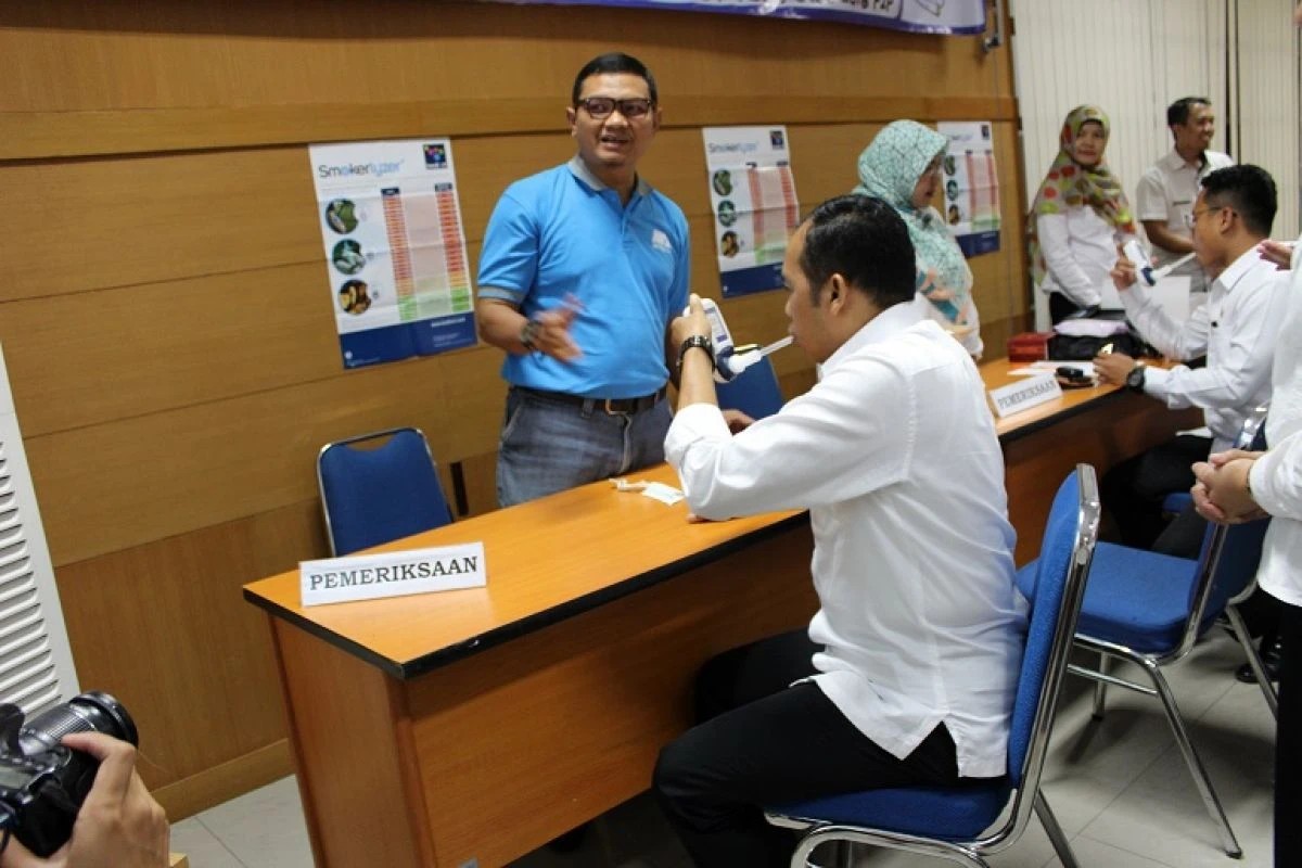 Wakil Walikota Cimahi Ikut Berpartisipasi Pemeriksaan CO dengan Microanalyzer pada Kegiatan Sosialisasi KTR dan UBM