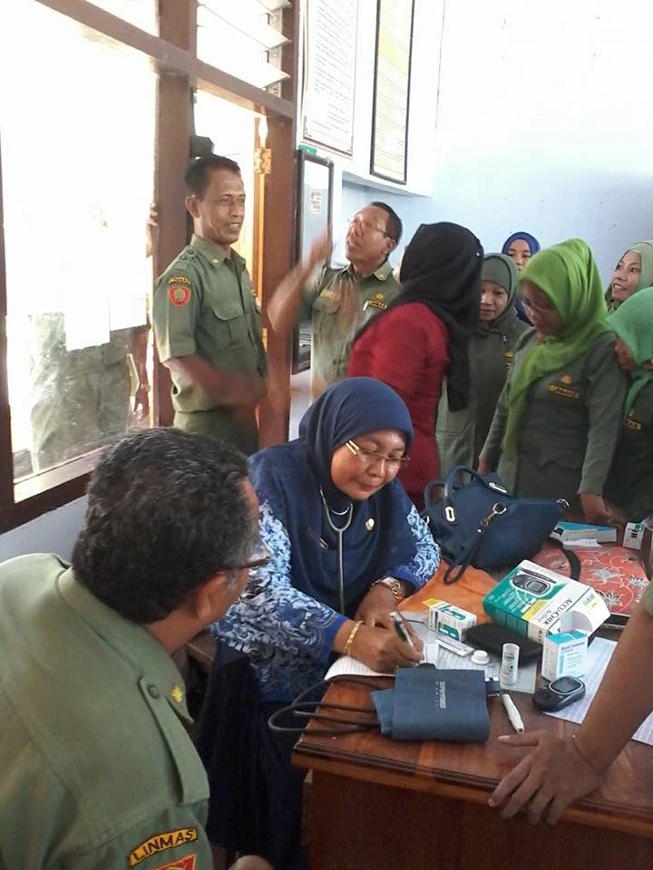 Kegiatan Posbindu Khusus Di SMPN 1 Ambalawi