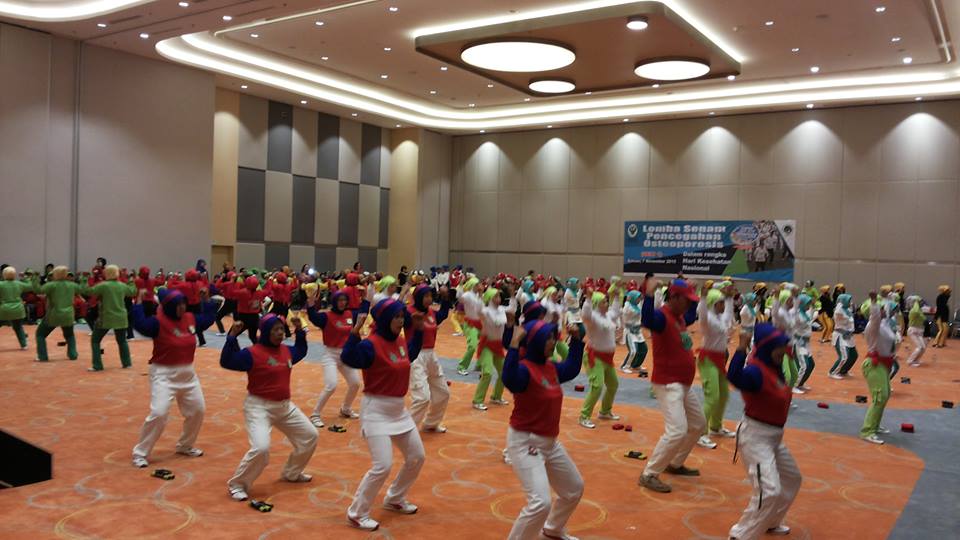 Lomba Senam Pencegahan Osteoporosis dan Sosialisasi Dampak Buruk Rokok, Hotel Harris Bekasi, 7 Nov 2015'