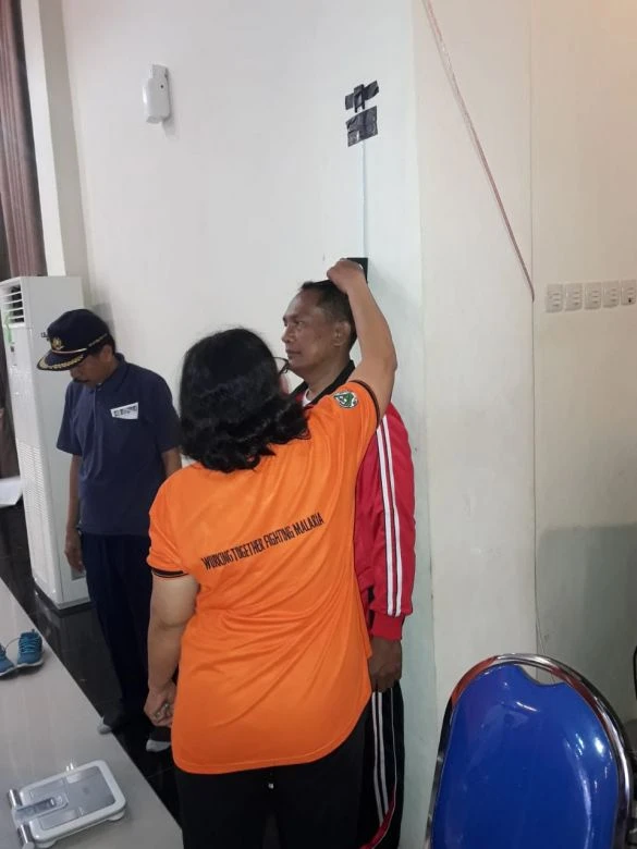 Penjabat Bupati Kabupaten Sikka dan Sejumlah ASN  lakukan Screening Faktor Resiko PTM 