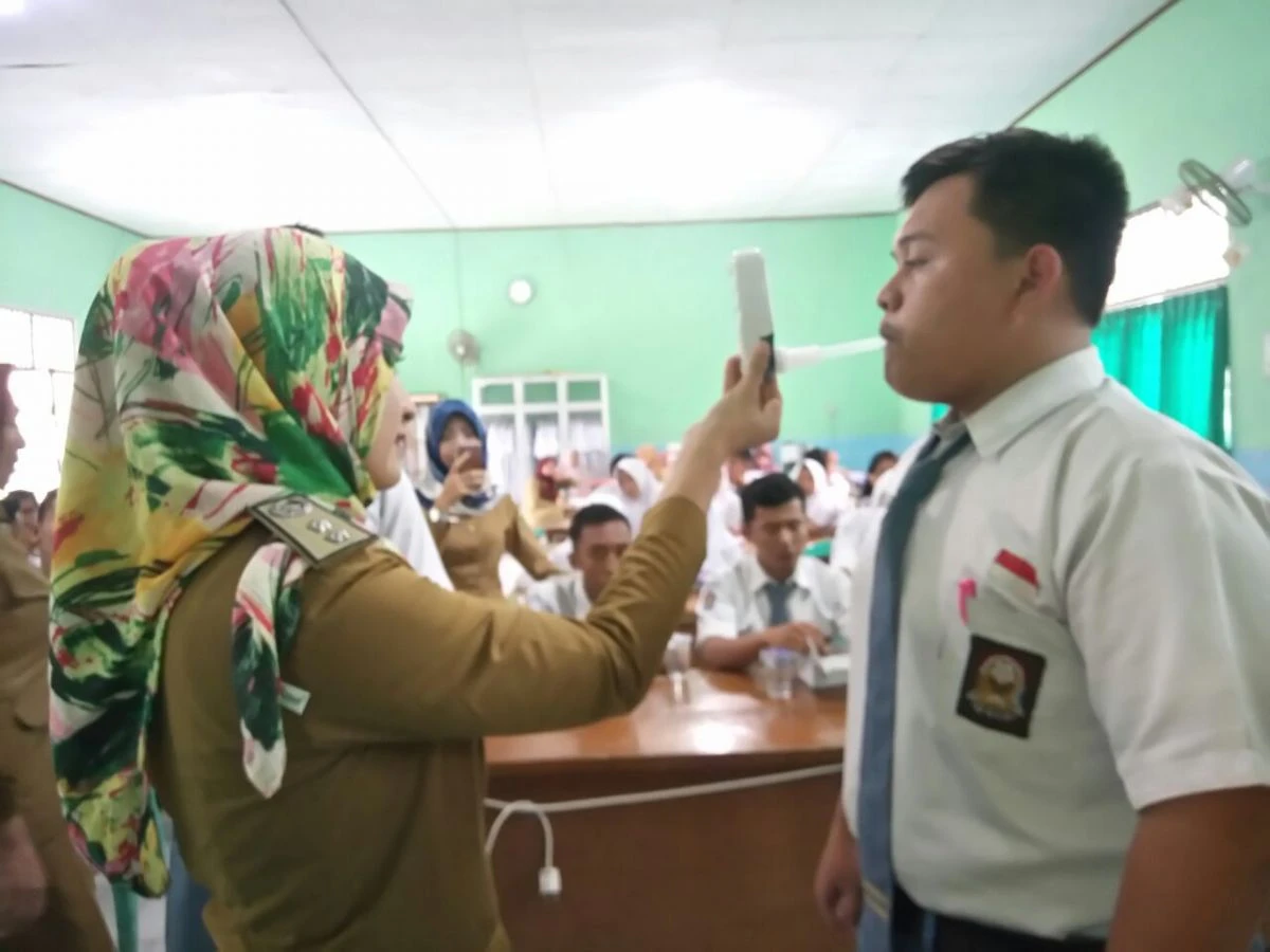 Pemeriksaan Kadar Karbon Monoksida (CO) Smoker pada Anak Sekolah di SMA N 1 Kalianda Kabupaten Lampung Selatan