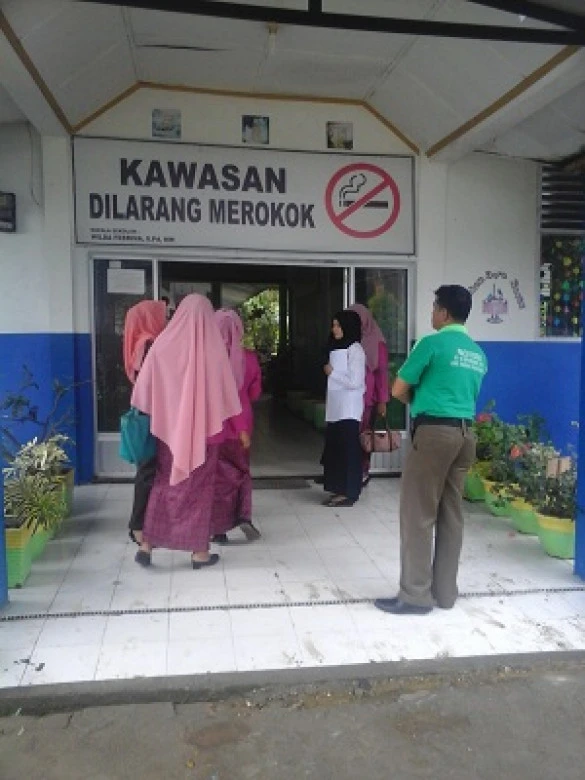 Review Implementasi Kebijakan Kawasan Tanpa Rokok Disekolah SMP Di Kabupaten Padang Pariaman Tgl 12 Oktober 2016