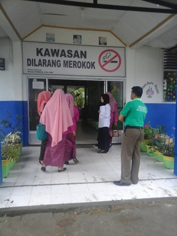 Review Implementasi Kebijakan Kawasan Tanpa Rokok Disekolah SMP Di Kabupaten Padang Pariaman Tgl 12 Oktober 2016'